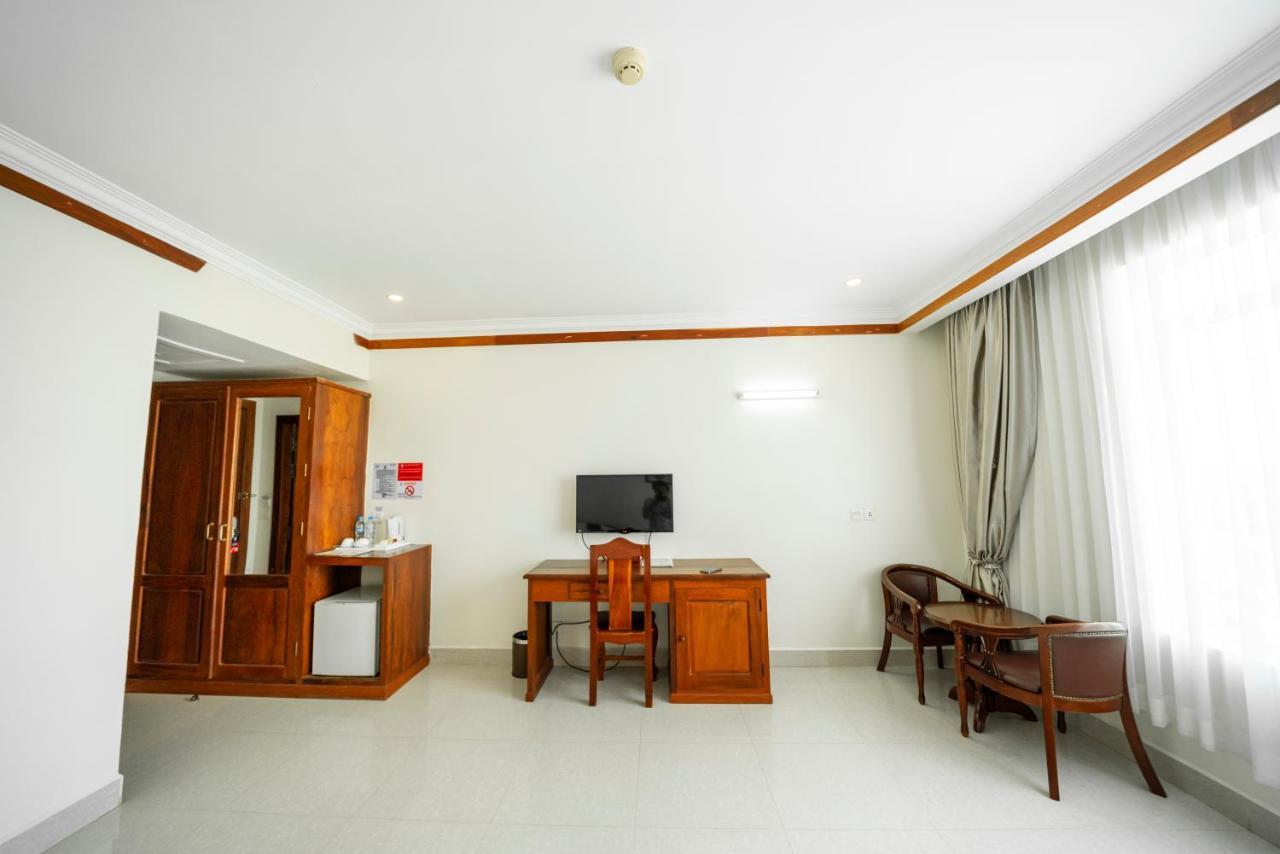 Pursat Riverside Hotel & Spa Exterior photo