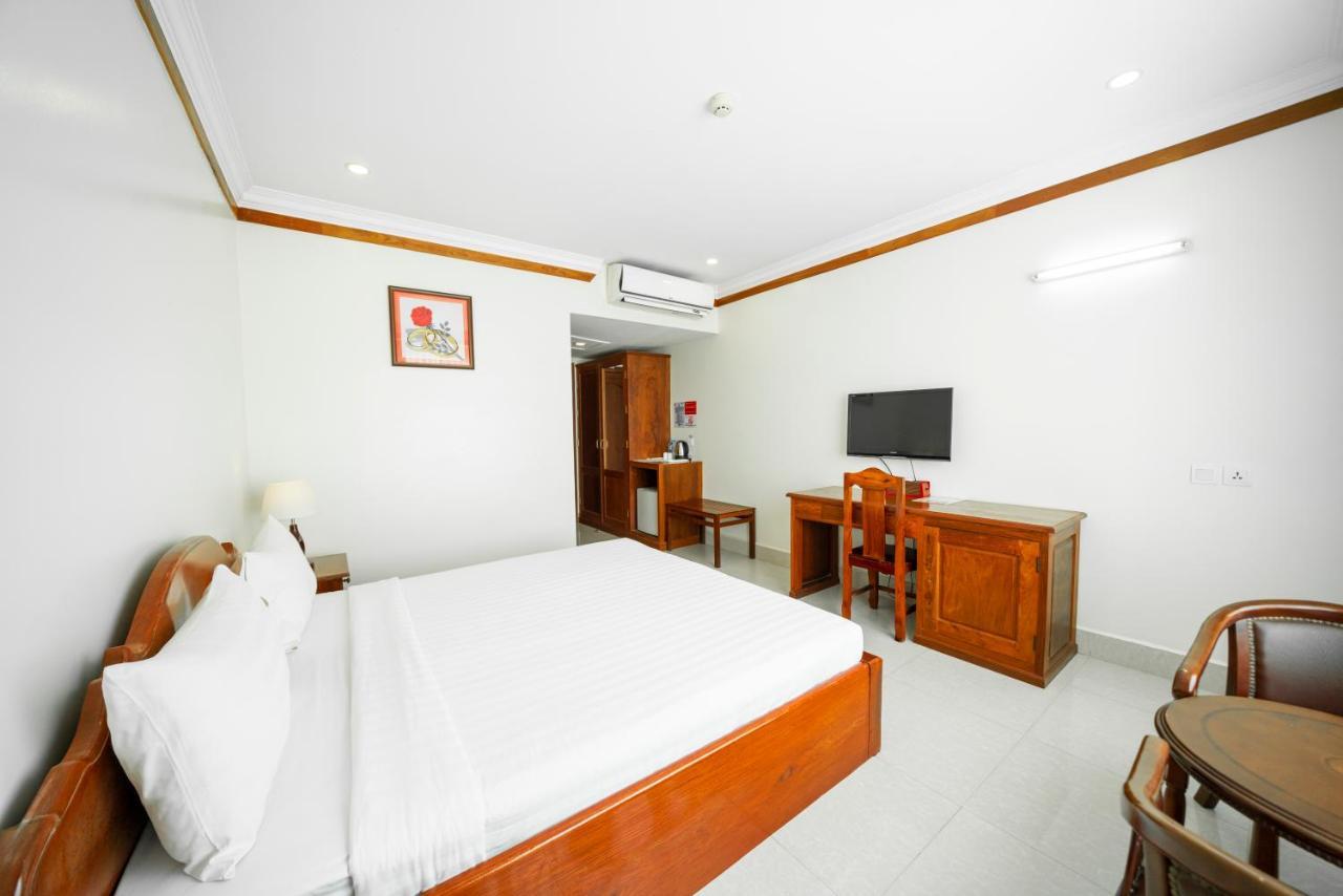 Pursat Riverside Hotel & Spa Exterior photo