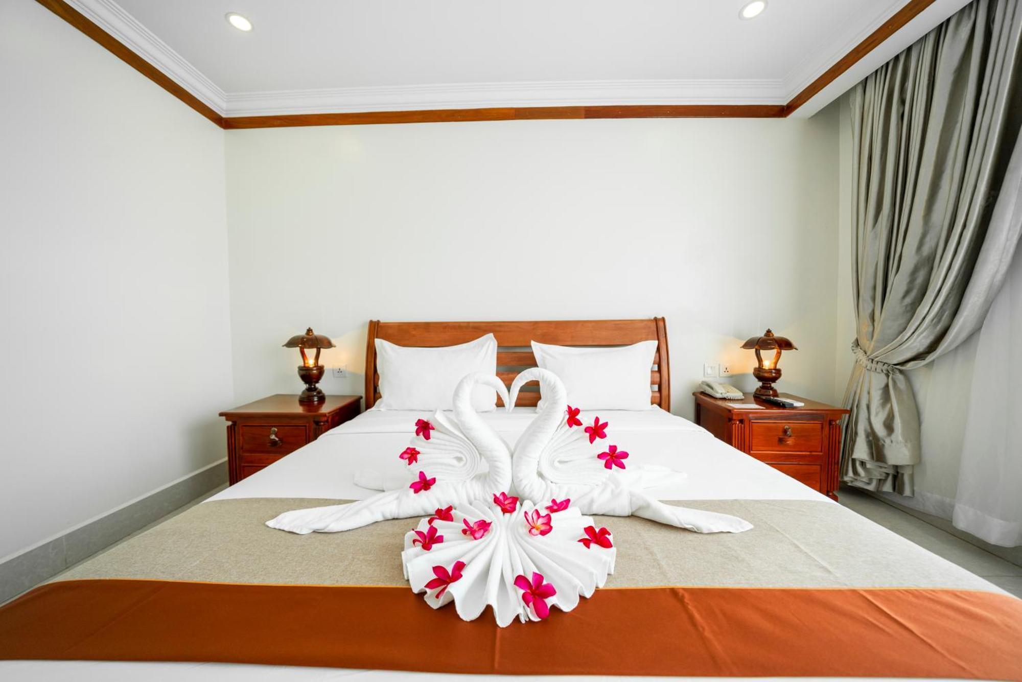 Pursat Riverside Hotel & Spa Exterior photo