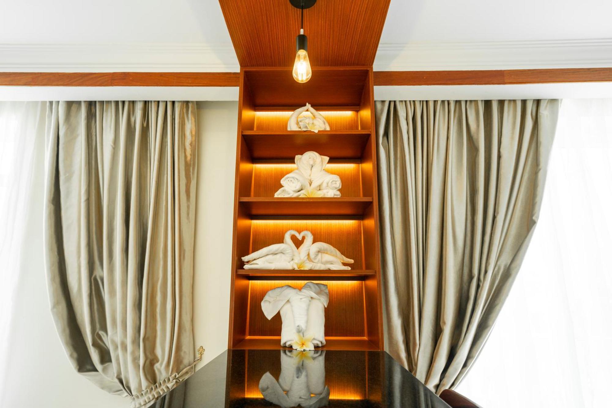 Pursat Riverside Hotel & Spa Exterior photo