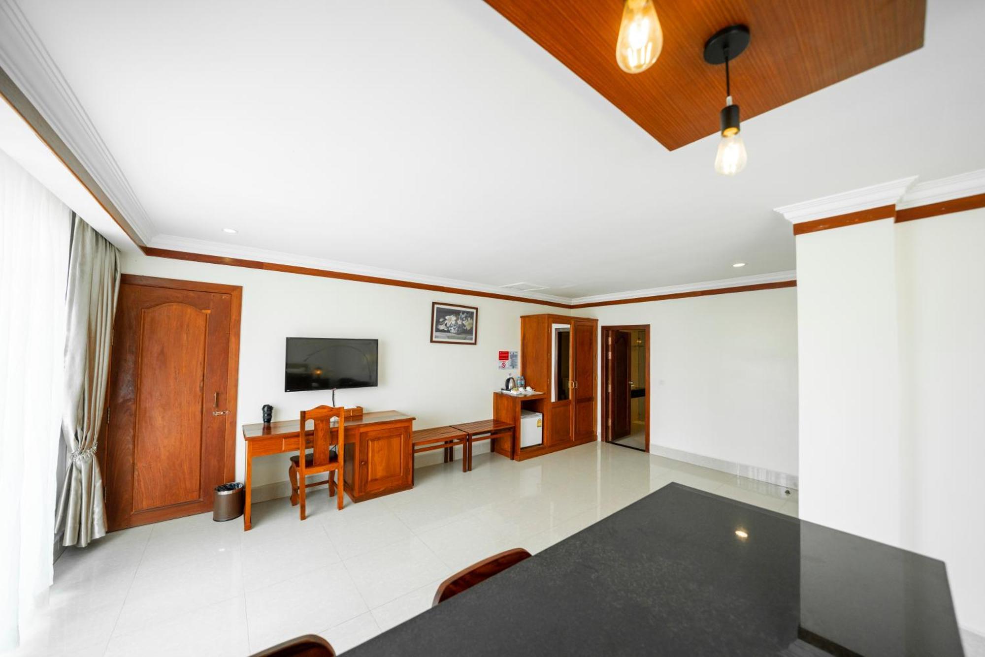 Pursat Riverside Hotel & Spa Exterior photo