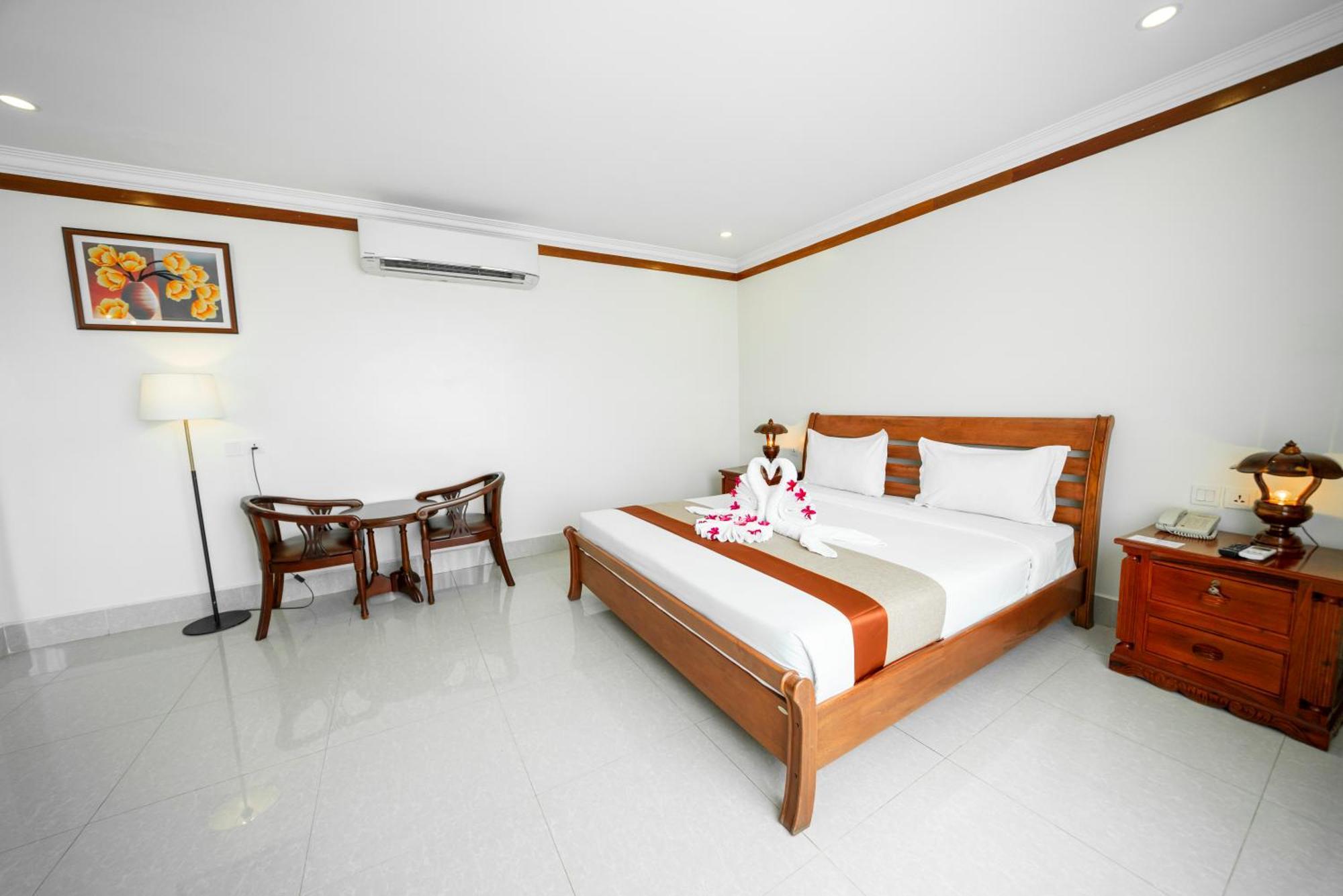 Pursat Riverside Hotel & Spa Exterior photo
