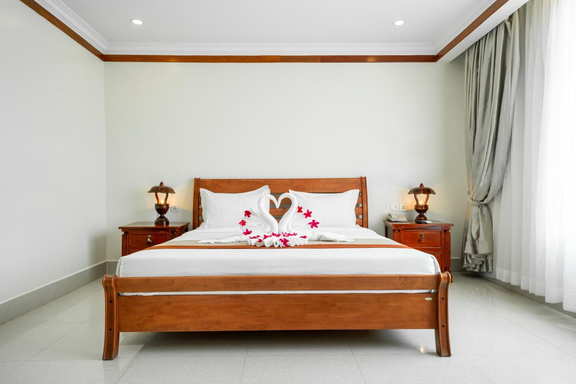 Pursat Riverside Hotel & Spa Exterior photo