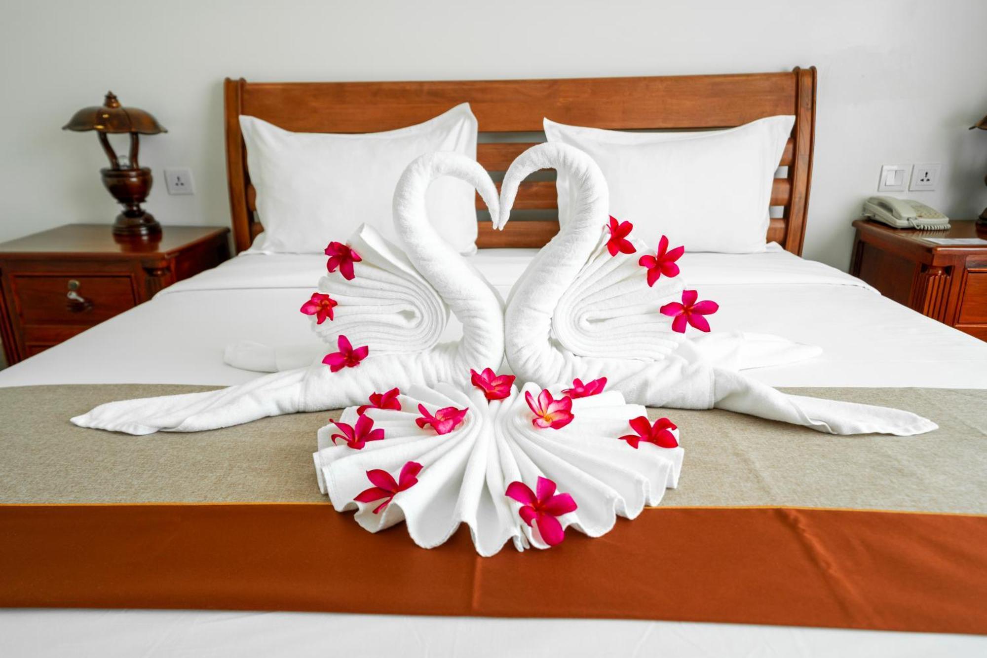 Pursat Riverside Hotel & Spa Exterior photo