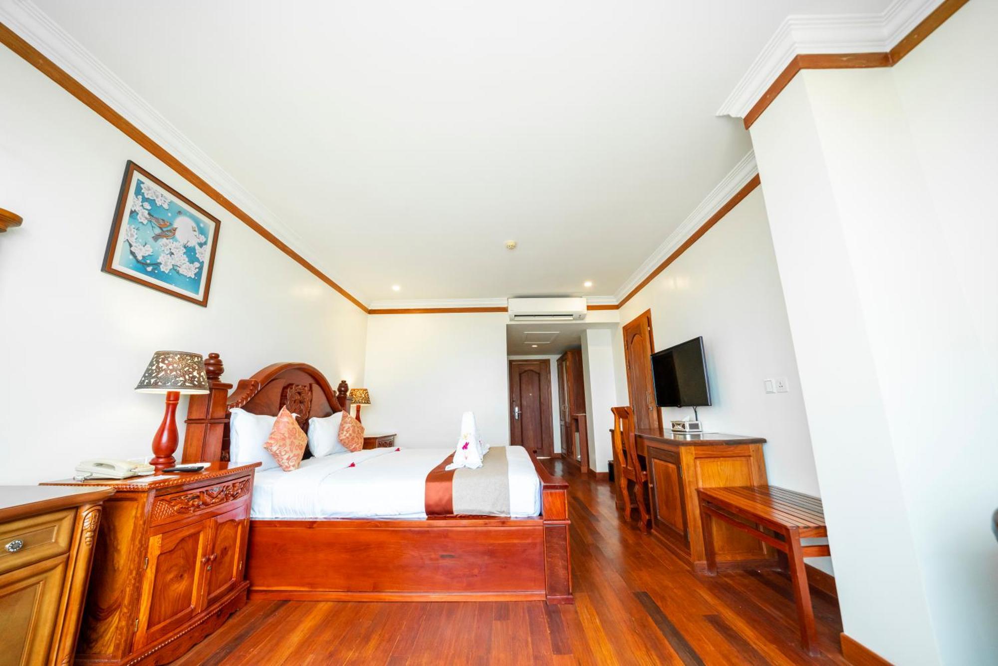 Pursat Riverside Hotel & Spa Exterior photo