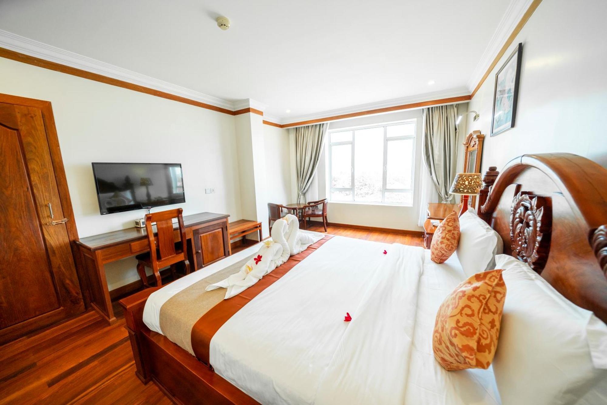 Pursat Riverside Hotel & Spa Exterior photo