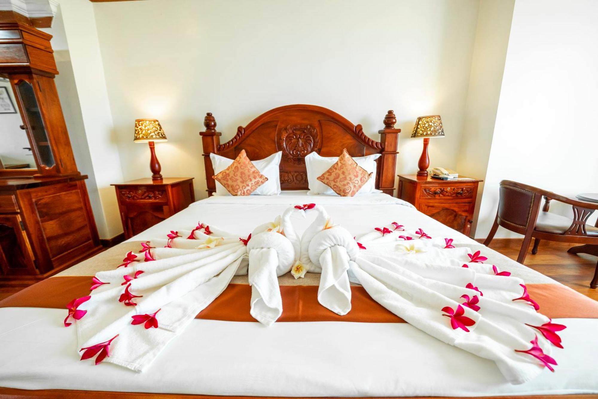 Pursat Riverside Hotel & Spa Exterior photo