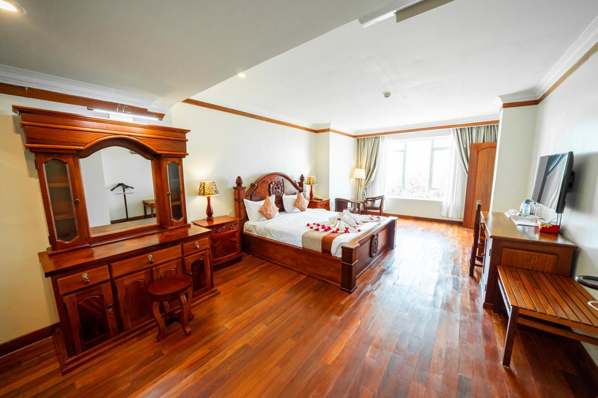 Pursat Riverside Hotel & Spa Exterior photo