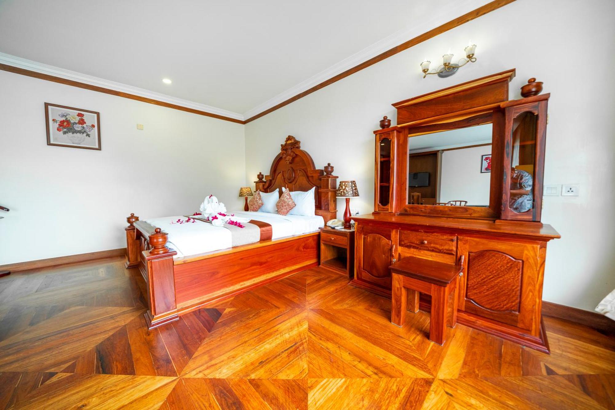 Pursat Riverside Hotel & Spa Exterior photo