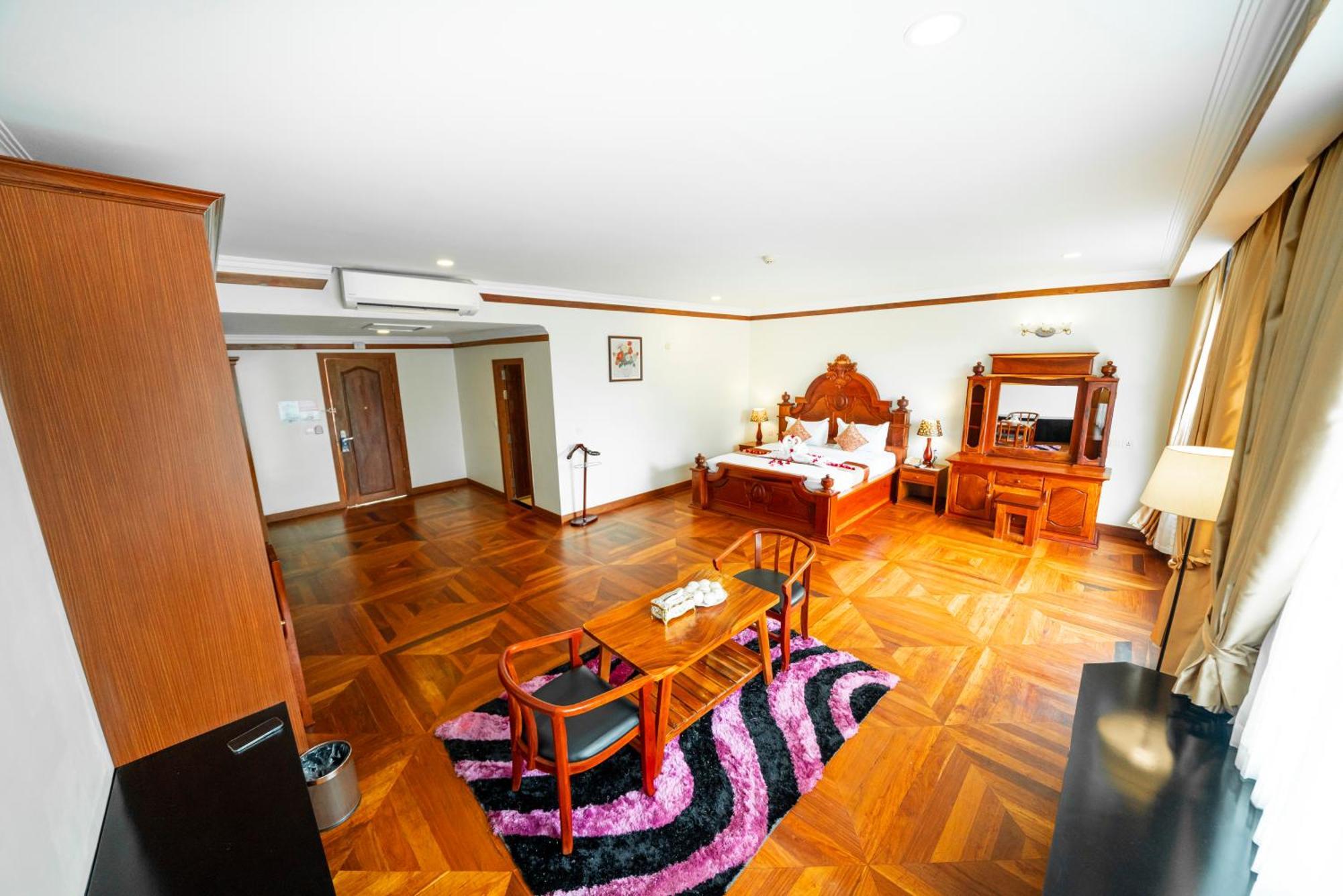 Pursat Riverside Hotel & Spa Exterior photo