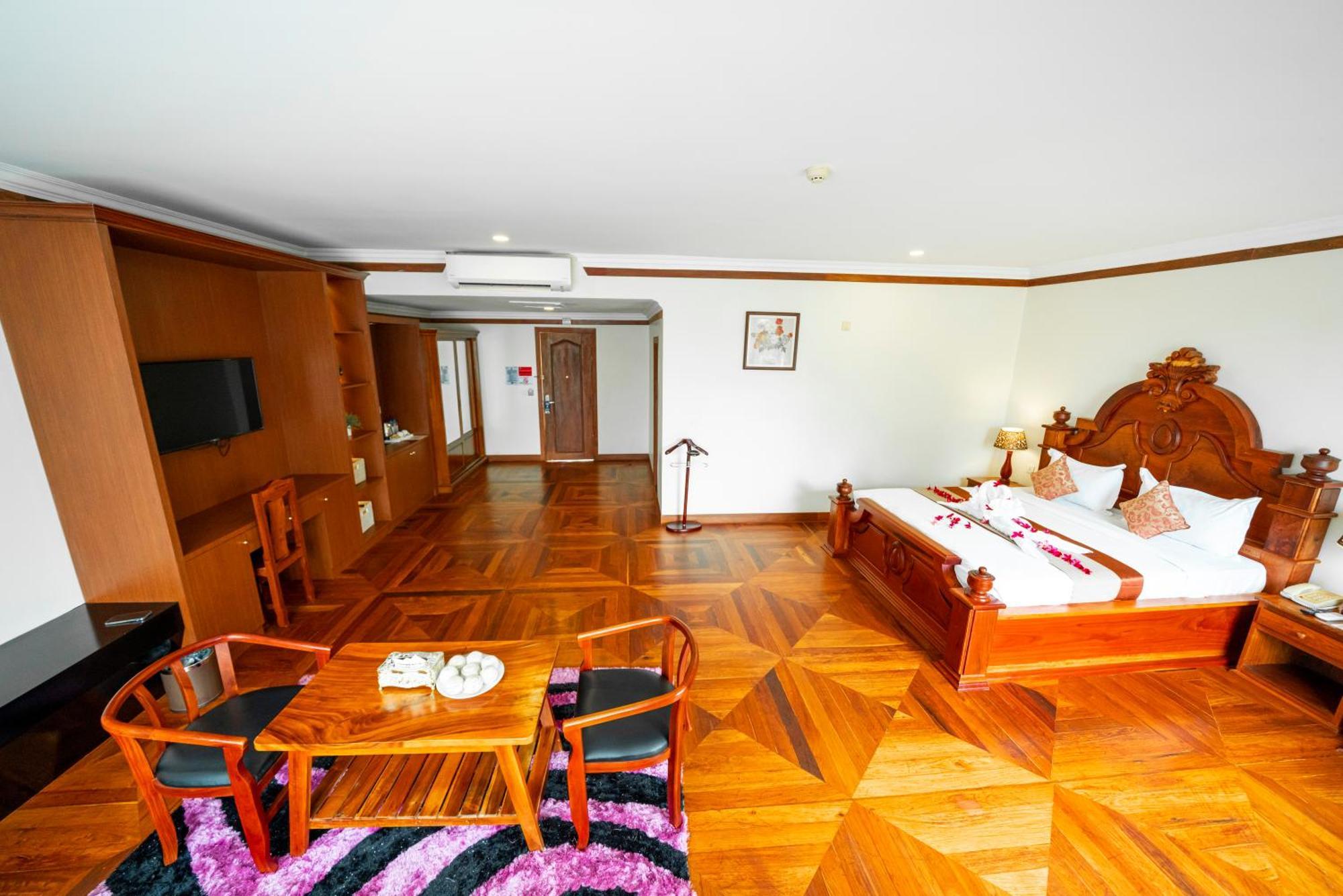 Pursat Riverside Hotel & Spa Exterior photo
